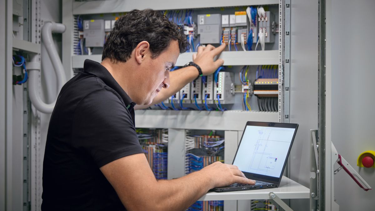 Service with Phoenix&nbsp;Contact employees