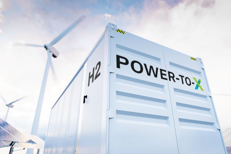 Instalación solar, aerogenerador, contenedor con la inscripción Power-to-X