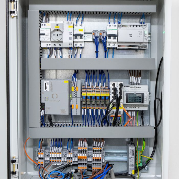 Control cabinet with PLCnext application