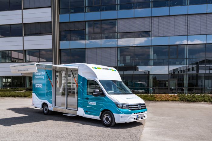 Infomobilen fra forretningsenheden for apparattilslutningsteknik og elektronikhuse på vej til din virksomhed.