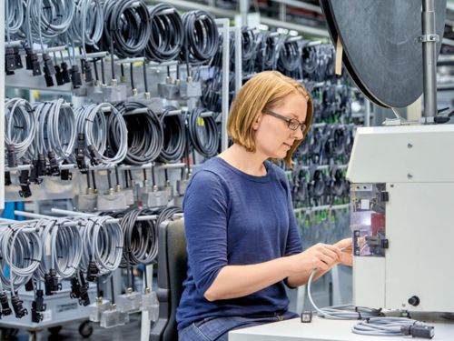 Assemblies with the appropriate connection technology
