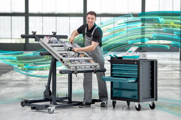 Person working on process optimization in control cabinet building with RailFIX