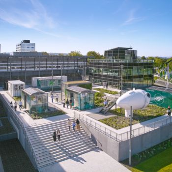 Présentation du parc de la All&nbsp;Electric&nbsp;Society ouvert aux visiteurs