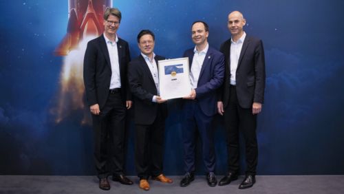 Frank Possel-Dölken, Dr. Martin Wetter, Dr. Andreas Schreiber, Dr. Axel Zein (WSCAD) bei der Urkundenübergabe auf der SPS 2023