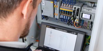 Operatore tecnico che configura CCI