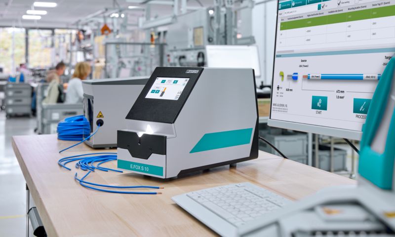 Abisolierautomat E.FOX S 10 in der Fertigung