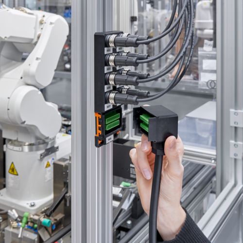 M12 PUSH-PULL-verdelerbox met insteekbare kapaansluiting