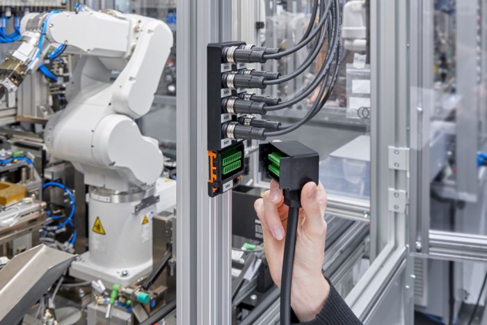 Tool-free connectivity and connection technology