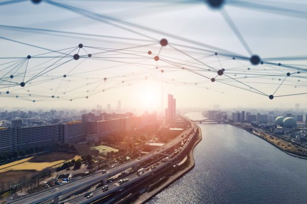 Panoramabilde av en skyline med netting-symboler