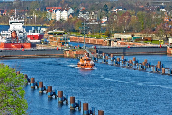 Instalación de esclusas Kiel-Holtenau