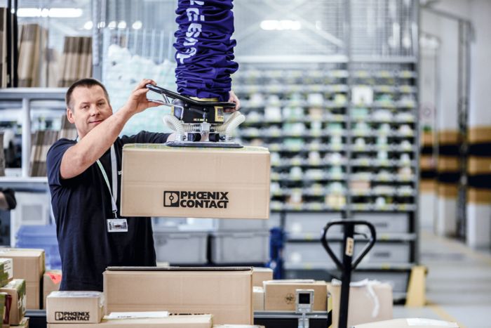 Phoenix Contact employee handing over a package for delivery