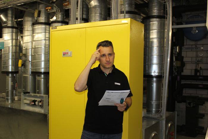 Mitarbeiter mit einem Surge-Box Problem