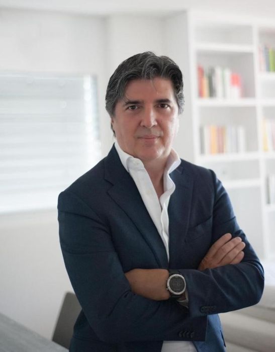  La particolare visione circa il futuro della filiale italiana, concepita dal management, genera un continuo e costante rinnovamento che si riflette sia sull’organizzazione interna, in continuo cambiamento, e sia sui servizi offerti ai clienti. I servizi sono sviluppati sulla base delle specifiche esigenze applicative e mirano ad assicurare la piena soddisfazione dei requisiti richiesti.