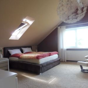 Lona Schlafzimmer mit Doppelbett