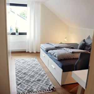 Schlafzimmer 1