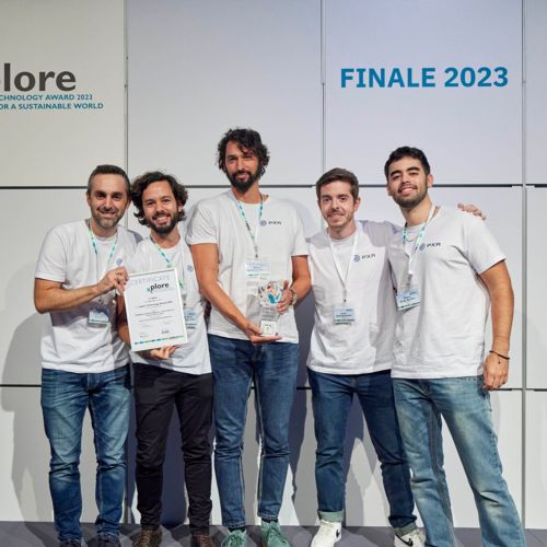 De izquierda a derecha, José María Holassian de la empresa PXR, Matías Kippke, investigador en la Cátedra Gijón Smart Cities de la EPIG de la Universidad de Oviedo, Guillermo Orbea,  Jorge González, Jorge Guillén de la empresa PXR.