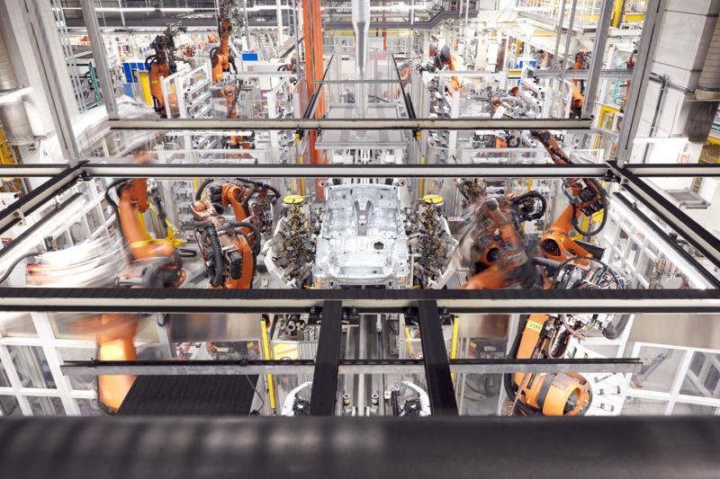 Bilproduksjon hos BMW i Dingolfing med roboter og karosseri