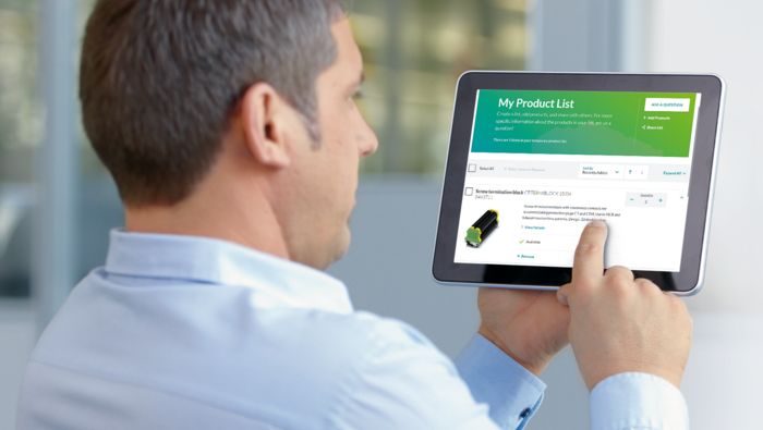 A customer looking through an e-shop page on a tablet