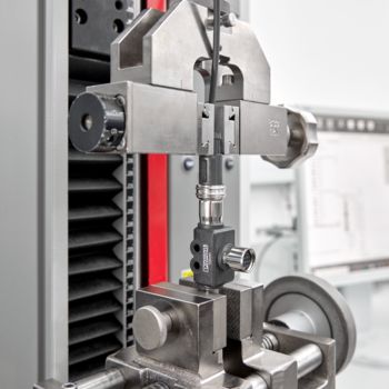 Holding force test for M12 push-pull