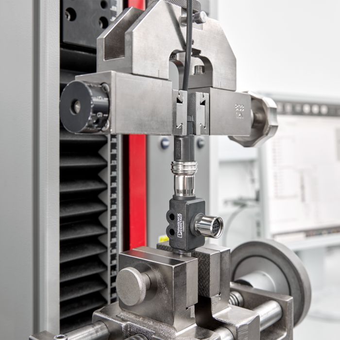 Holding force test for M12 push-pull