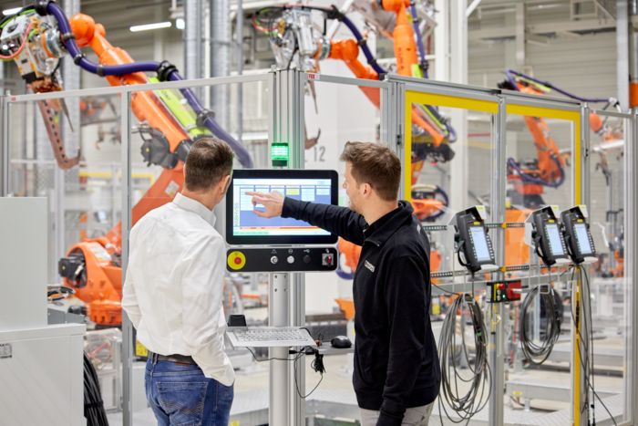 AUDI PPE and Phoenix Contact employees in discussion in a factory