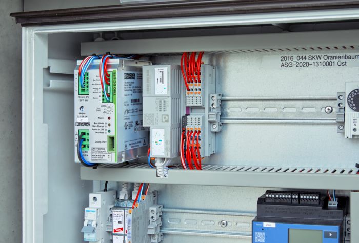 Aperçu de la solution d'armoire électrique avec le régulateur d'alimentation de Phoenix Contact