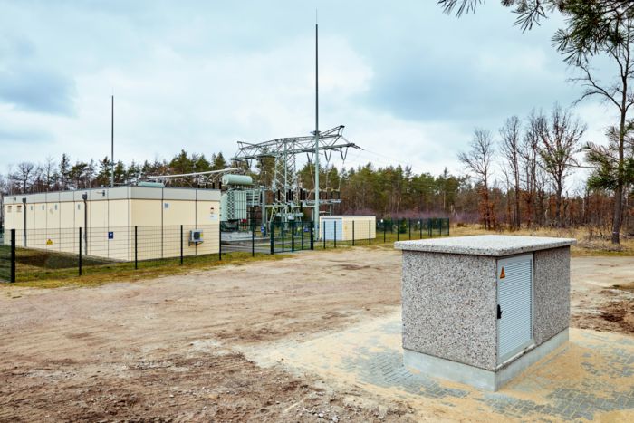 Point de raccordement au réseau dans un parc solaire