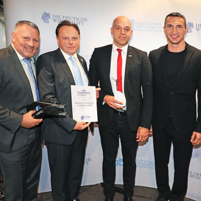 Dirk Moseke, Robert Ewendt, and Michael Heinemann from Phoenix Contact with Dr. Wladimir Klitschko and DDW CEO Michael Oelmann