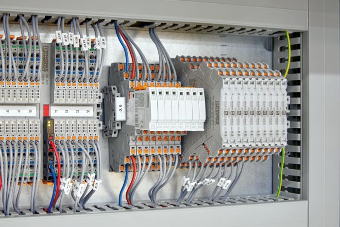 Narrow surge protection for signals in the control cabinet