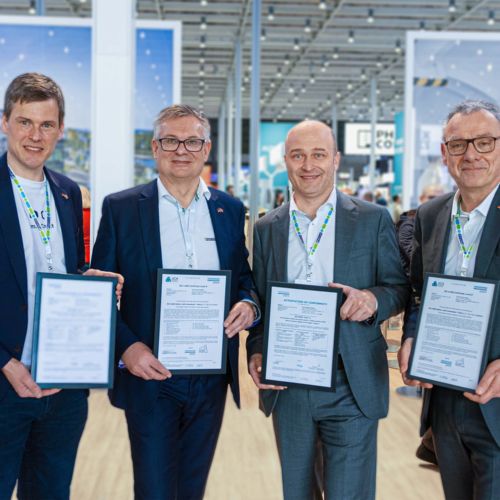 Certificaatuitreiking voor PLCnext Control op de Hannover Messe