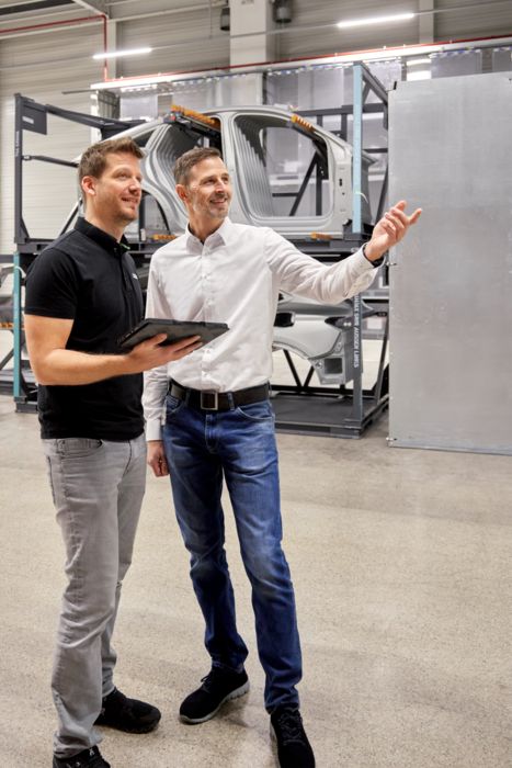 AUDI and Phoenix Contact employees discussing a holistic safety concept