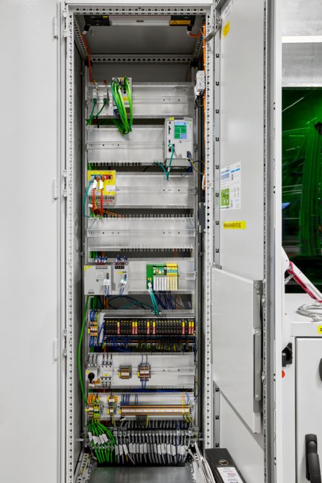 A control cabinet with an RFC470-S of the safety controller from Phoenix Contact 