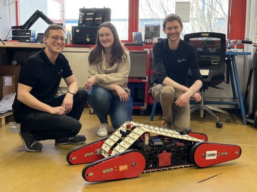 Personen mit Roboter