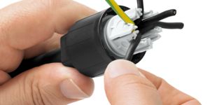 Step 2: Insert the wires into the QUICKON nut and snap into the marked wire guides (1, 2, 3, ...).