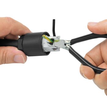 Couper les extrémités des fils pour un raccordement autodénudant QUICKON