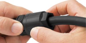 You will feel the connection snap into place when the optimum tightening point is reached. The QUICKON nut is now screwed on so tight that it cannot be unscrewed again by hand.