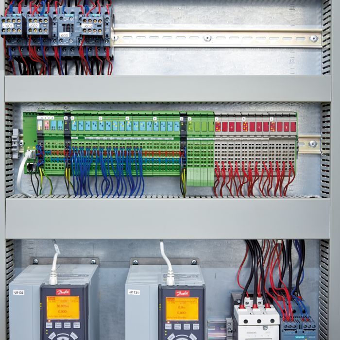 Armoire électrique dans l'installation d'ozonisation
