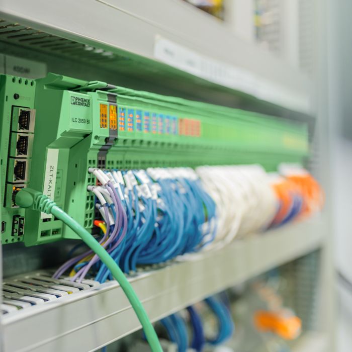 Controler IoT pentru clădiri în tabloul de distribuție