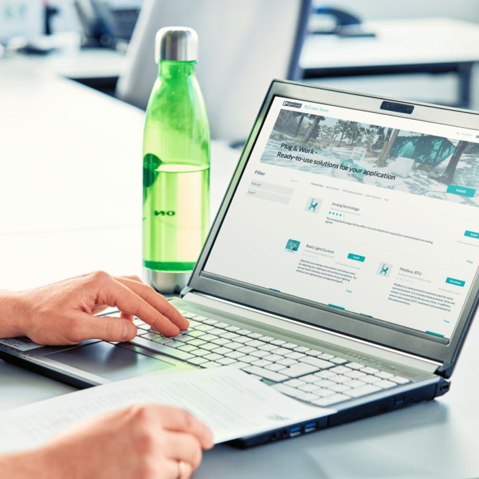 Ordinateur portable avec PLCnext Store à l'écran