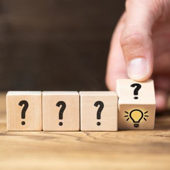 Cubi con punto interrogativo
