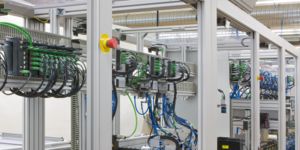 Machine and plant components in the production network