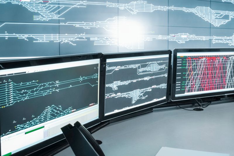 Datorskärmar i ett kontrollcenter