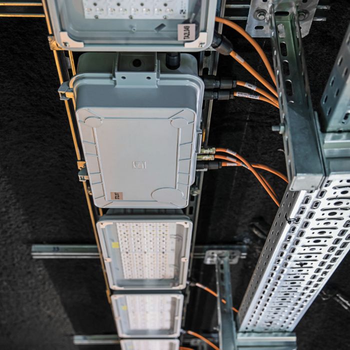 Tunnel lighting with QPD connectors and conductor connectors