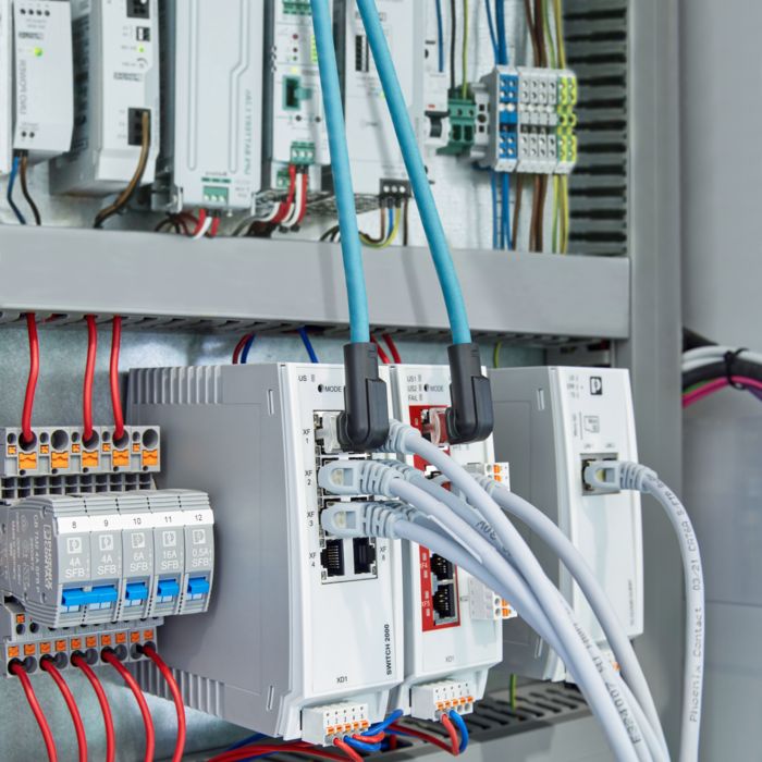 Connecteurs de données dans l'armoire électrique