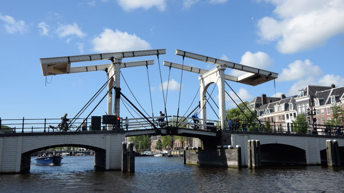 Puente móvil en Ámsterdam