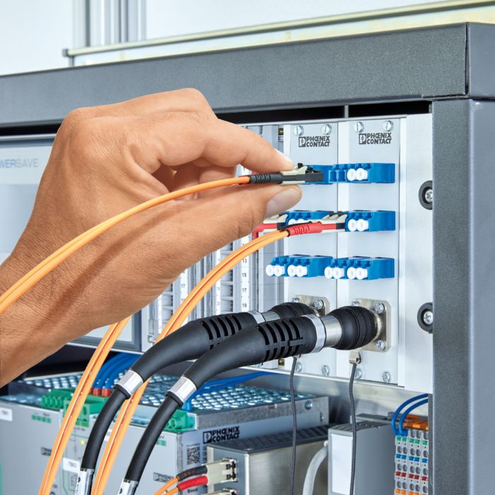 Power distribution in a power station via fiber optics and connectors