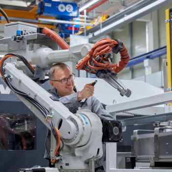 SPE M12 hybrid connectors – the ideal connection technology for the Industrial Internet of Things