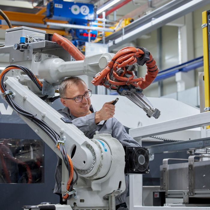SPE M12 hybrid connectors – the ideal connection technology for the Industrial Internet of Things