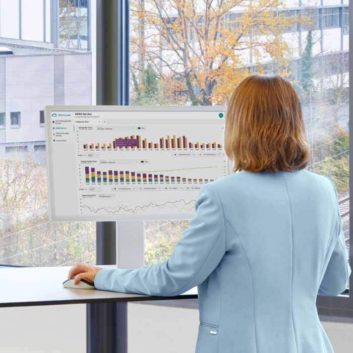 Person working on a screen with the Smart Building Cloud