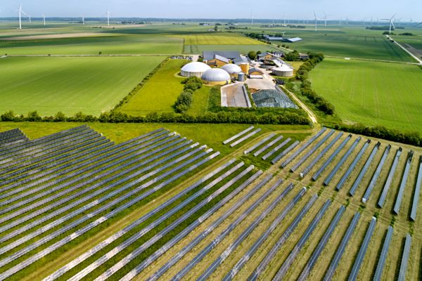 Фотоелектрична продукція, енергія вітру та біогаз із повітря